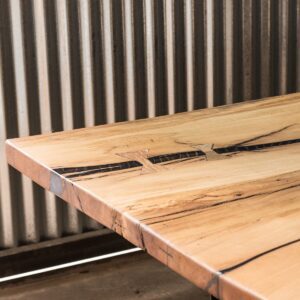 mesa de guayubira con moño de resina